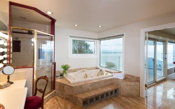 masterbath with ocean views